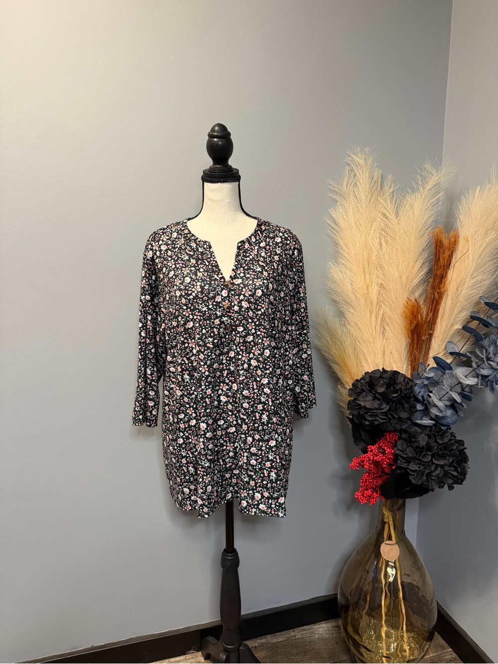 Black Floral Split-Neck Tunic Top
